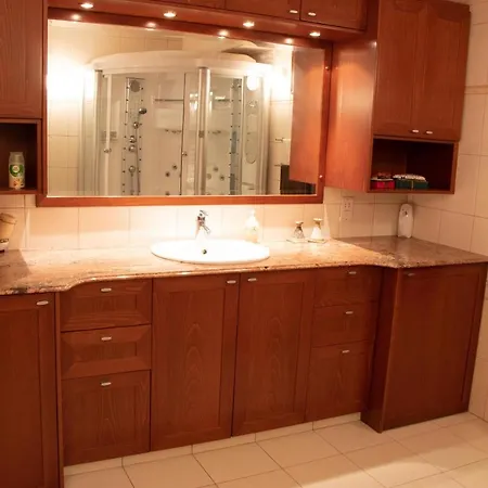 Luxury Apartment, Near Pinikoudes Larnaca