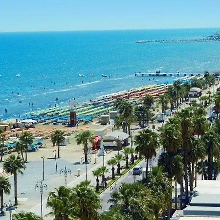 Luxury Apartment, Near Pinikoudes