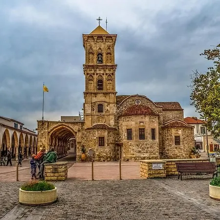 Luxury Apartment, Near Pinikoudes Apartment