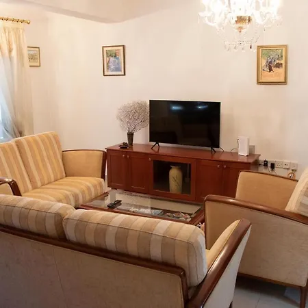 Luxury Apartment, Near Pinikoudes Апартаменти *