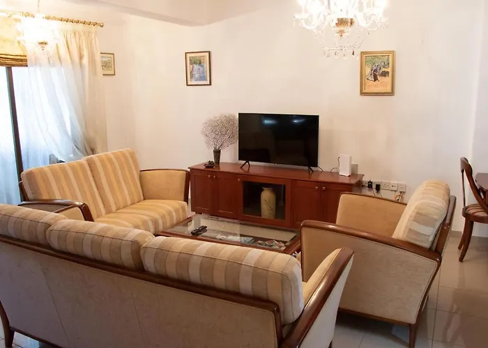 Luxury Apartment, Near Pinikoudes Apartment *