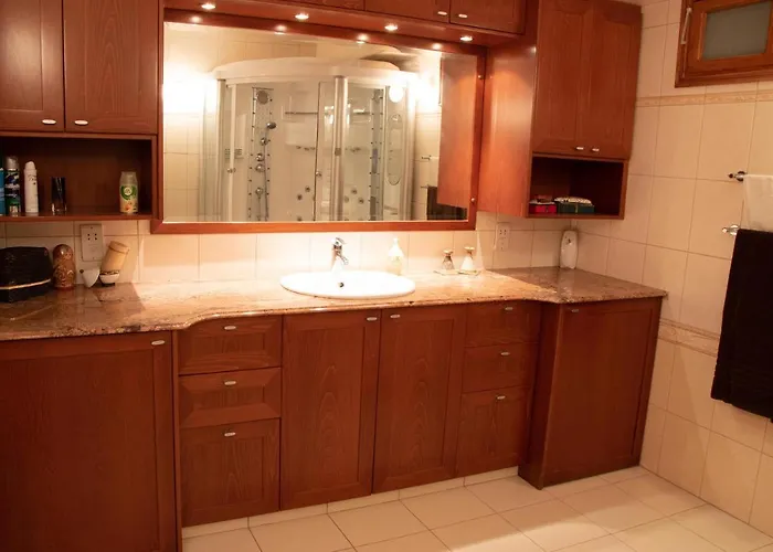 Luxury Apartment, Near Pinikoudes Larnaca