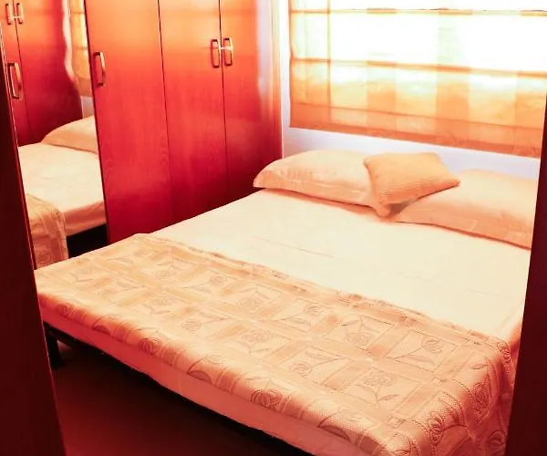 Luxury Apartment, Near Pinikoudes Apartment